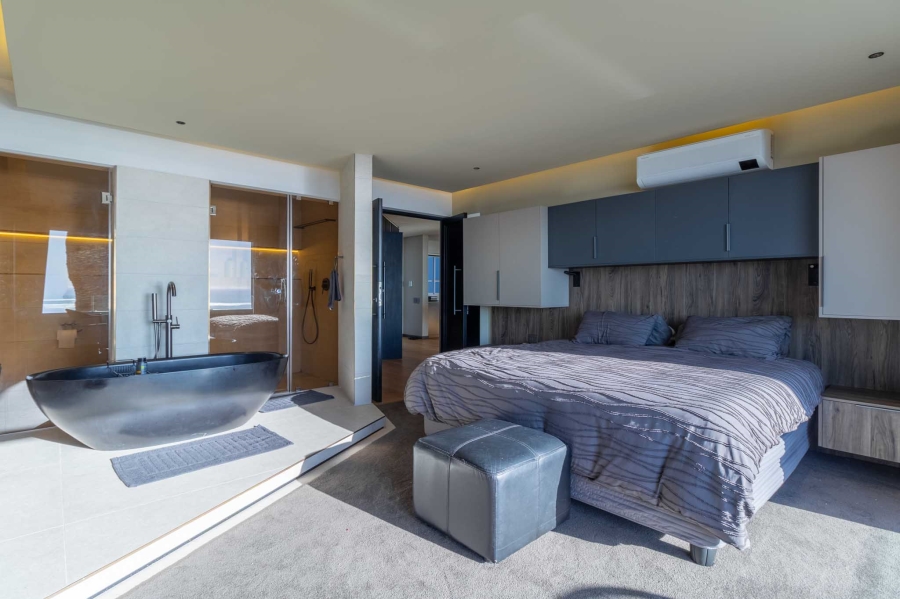 2 Bedroom Property for Sale in Sea Point Western Cape